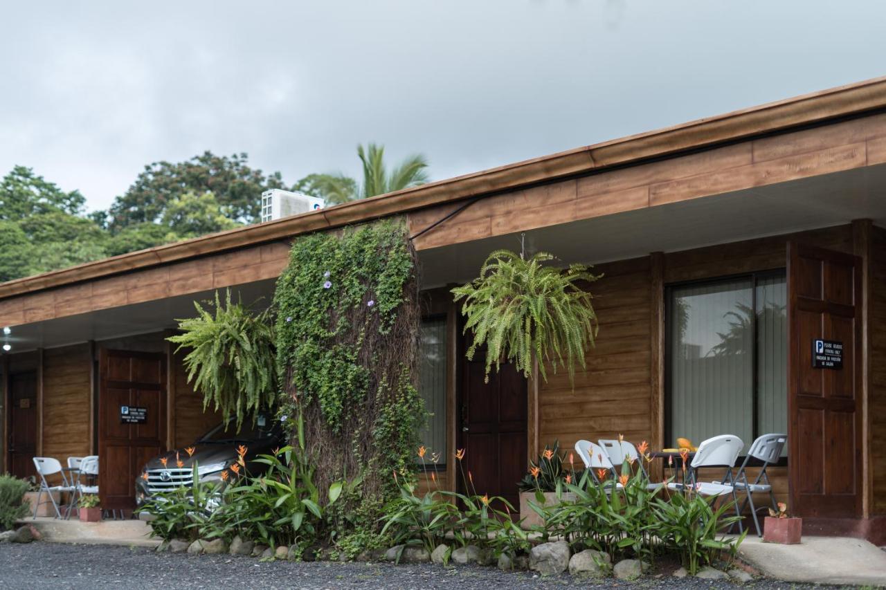 Cabanas Del Rio Aparthotel La Fortuna Exterior photo